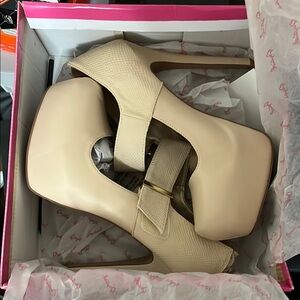 Elegant Beige Platform Heels